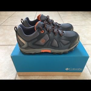 Columbia boys size 2 Peakfreak hiking shoe